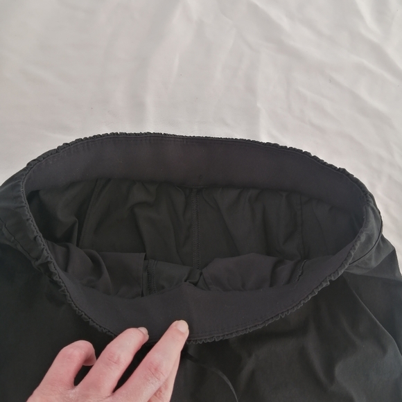 2023 Lululemon Cinchable Waist High-Rise Woven Shorts 3.5" Black Small - Picture 12 of 16